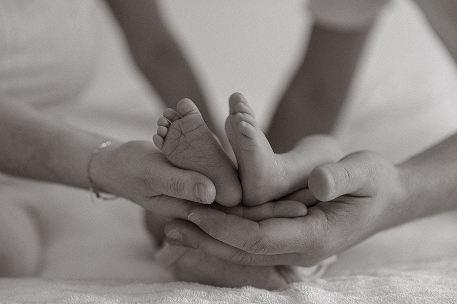 Photographe spécialisée en grossesse, nouveau-né et famille à Meaux et ses environs — à domicile ou en pleine nature, pour des souvenirs vrais et lumineux