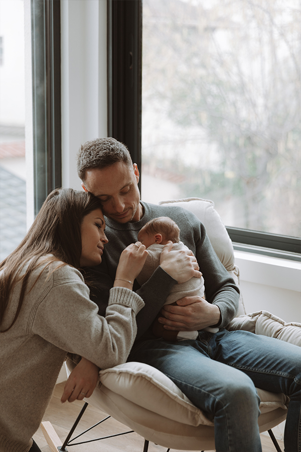 Photographe spécialisée en grossesse, nouveau-né et famille à Meaux et ses environs — à domicile ou en pleine nature, pour des souvenirs vrais et lumineux
