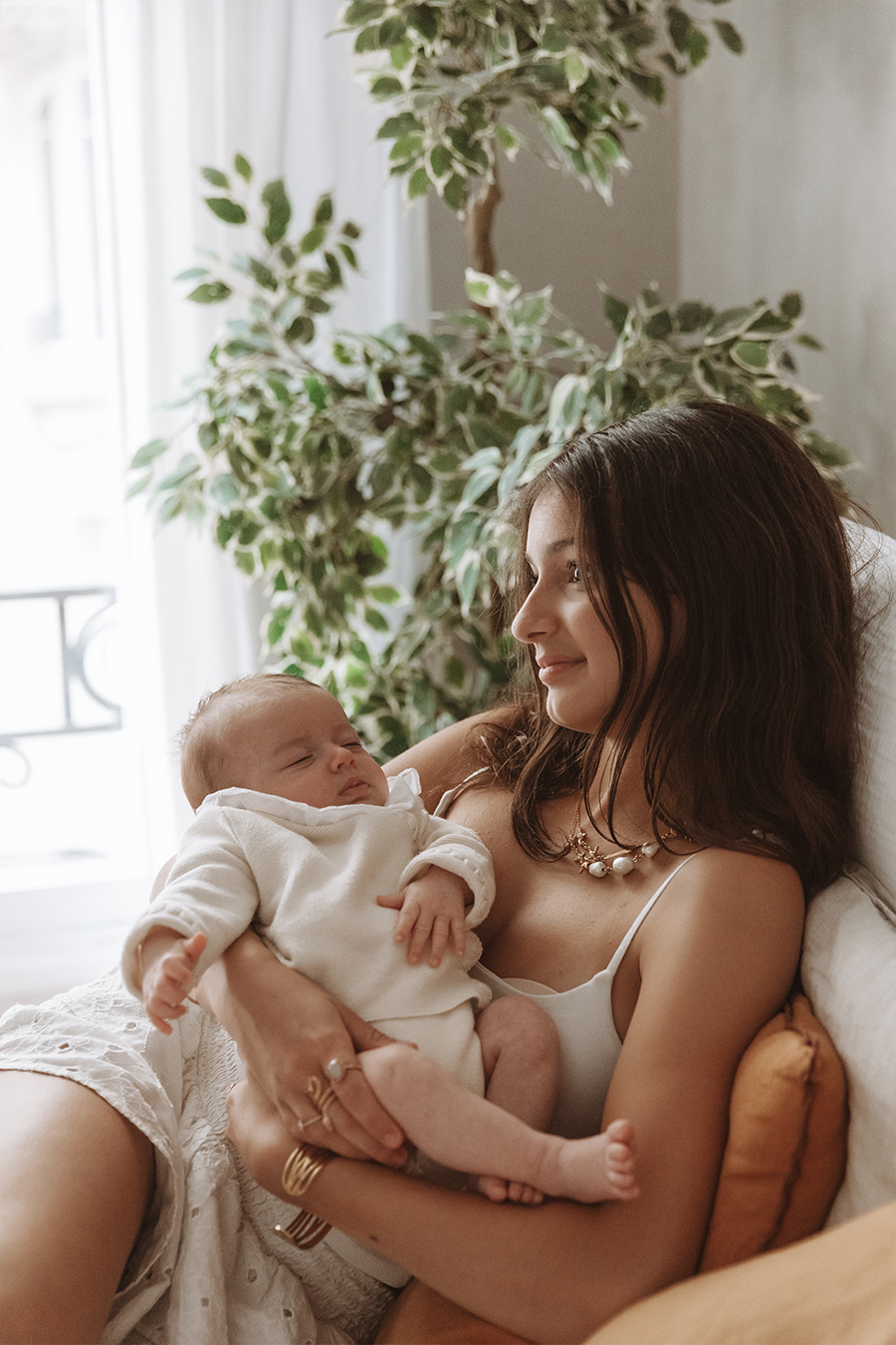 Séance photo naissance en famille à Paris