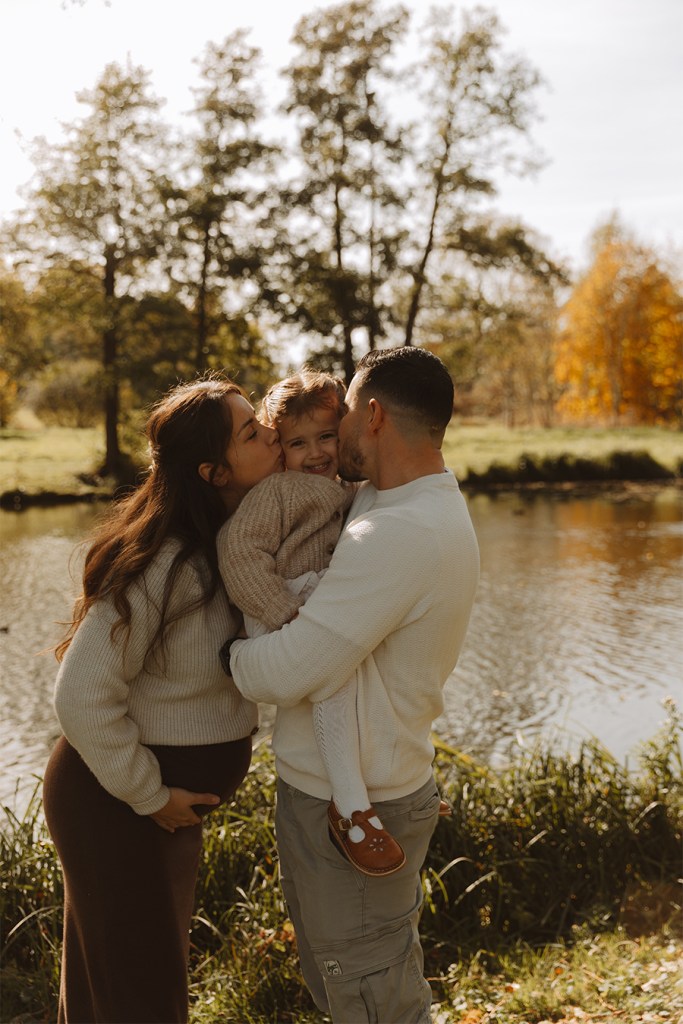 Séance photo grossesse en extérieur, en Automne, à proximité de Meaux Séance photo grossesse en extérieur, en Automne, à proximité de Meaux