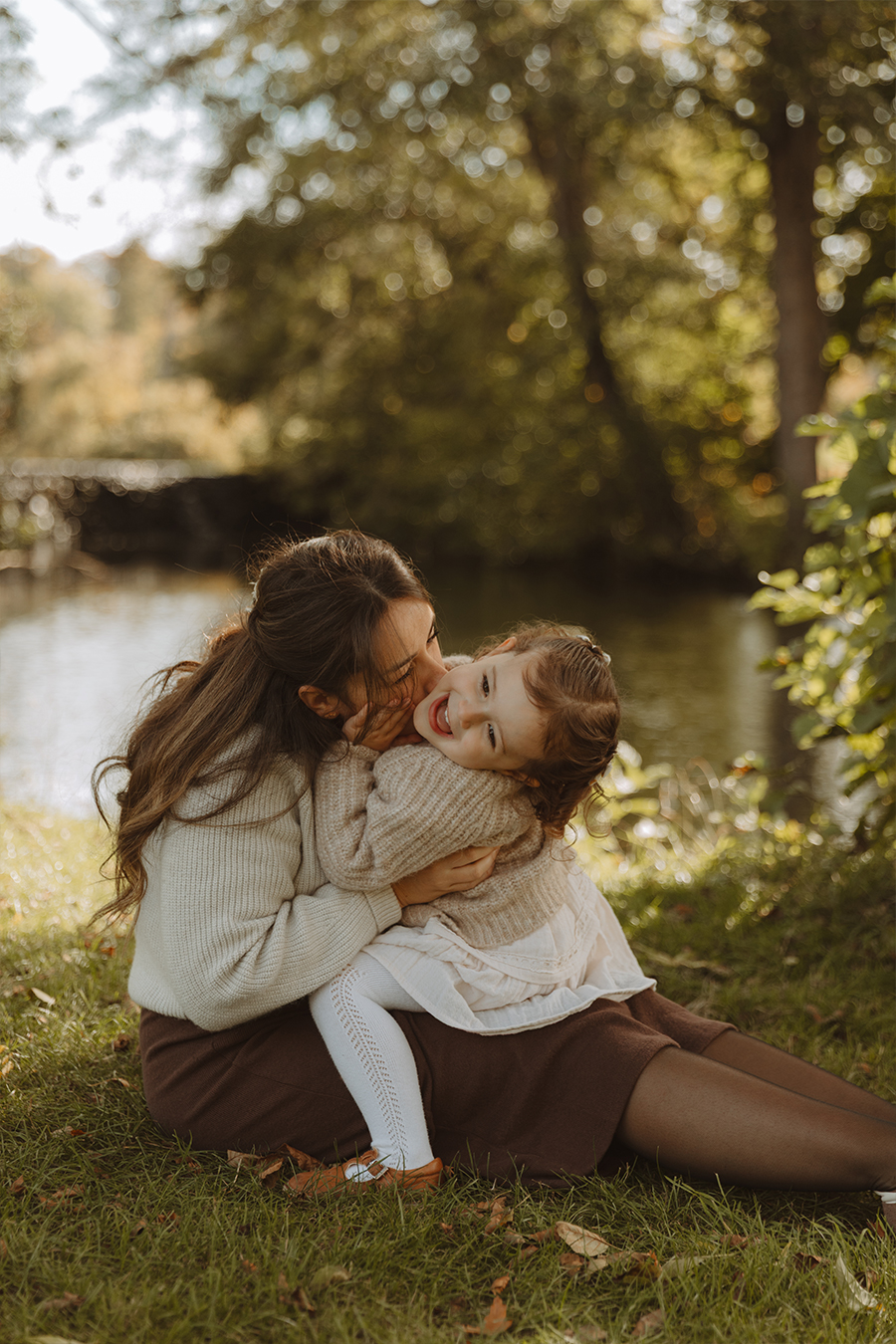 Séance photo grossesse en extérieur, en Automne, à proximité de Meaux