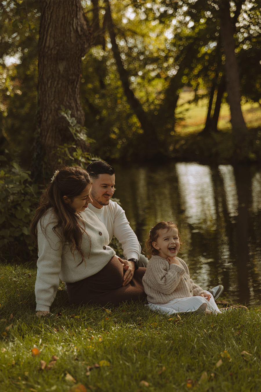Séance photo grossesse en extérieur, en Automne, à proximité de Meaux