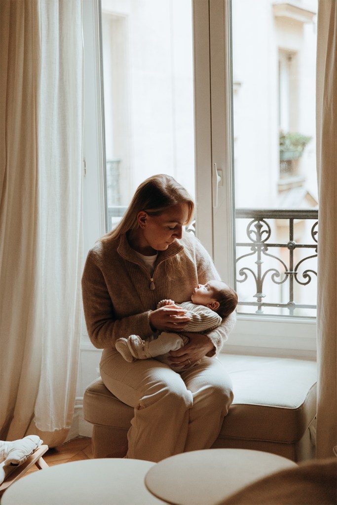 Séance photo naissance bébé en Seine-et-Marne par Camille Boutoux Photographe spécialisée en grossesse, nouveau-né et famille à Meaux et ses environs — à domicile ou en pleine nature, pour des souvenirs vrais et lumineux